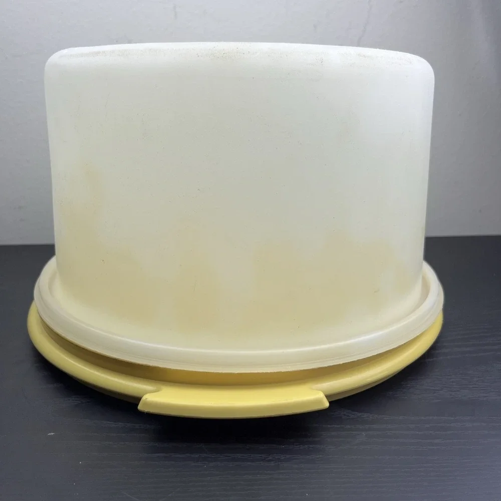 VTG Tupperware Yellow‎ Round Cake Carrier Keeper Storage Container 684-8 683-8
